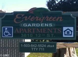 3810 12th St APT 1B, Tillamook, OR 97141