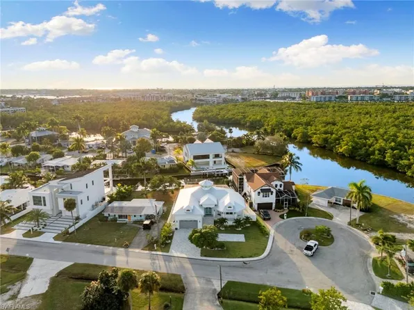 1794 Holiday LN, NAPLES, FL 34104