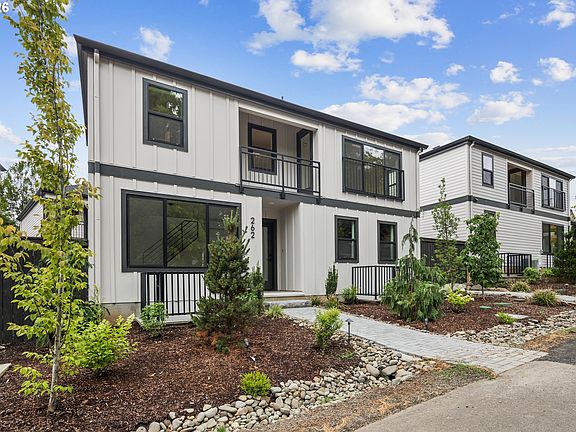 5th image of 815 3rd St