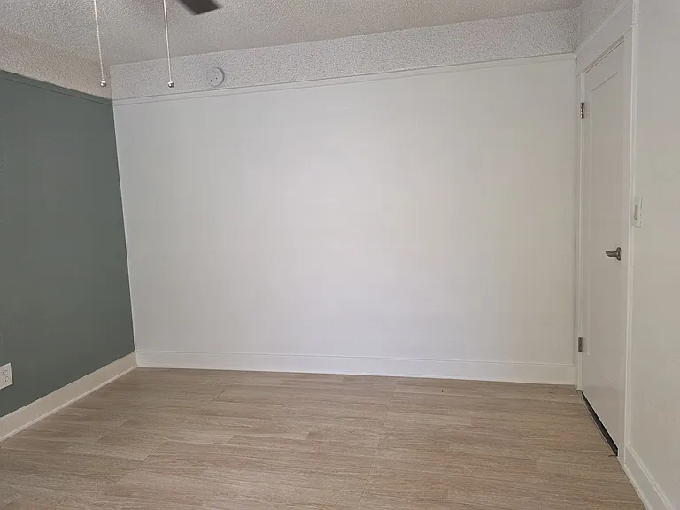 1410 W Washington Ave — Photo 3