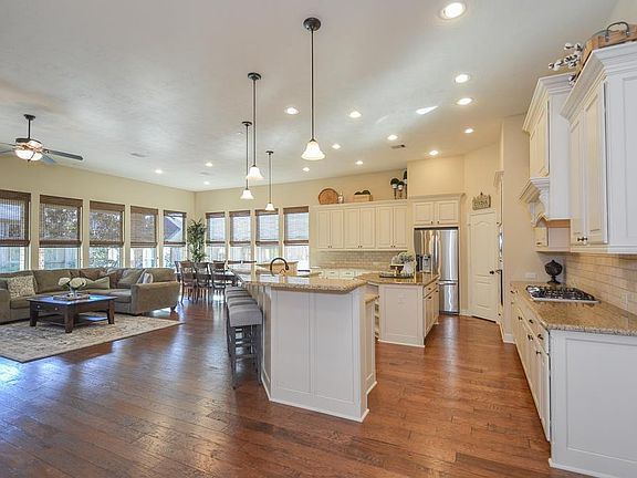 5th image of 5551 Cedar Elm Ln