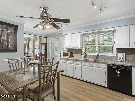 5th image of 742 W Commodore Boulevard