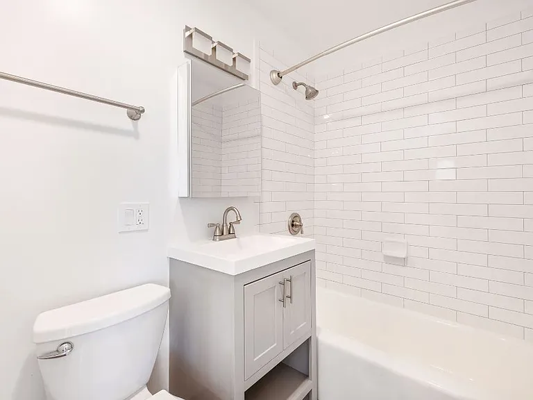 2424 N.Clark — Photo 20