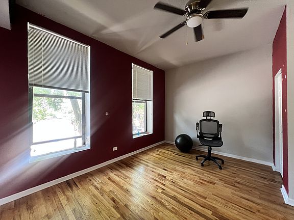 2nd image of 858 N Wood St #1811-2