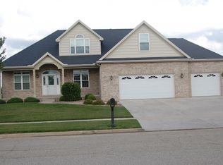 57 Brookstone Cir, Bloomington, IL 61704