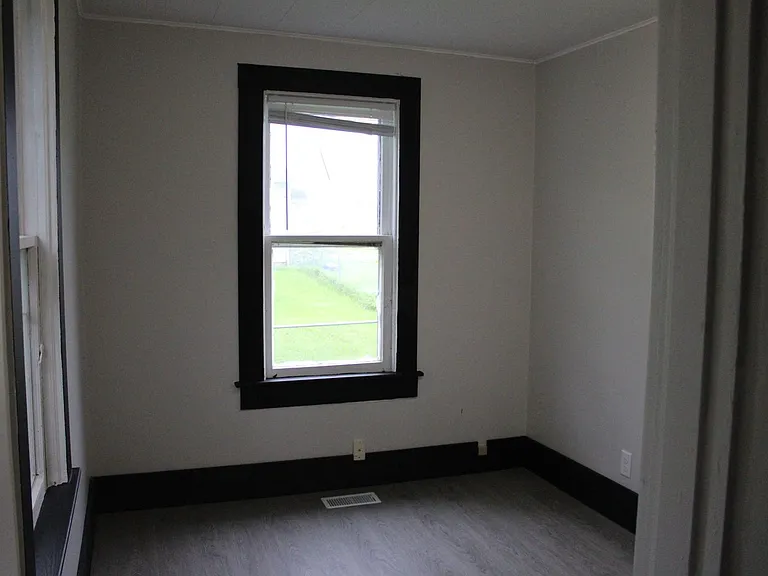 402 Fritz Ave W — Photo 12