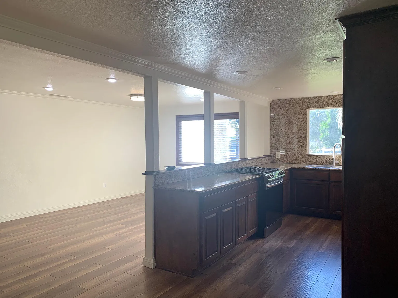 3 bed, 2656 sqft, $5,995 — Photo 4