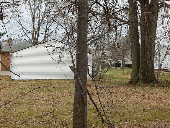 5th image of 680 Bryn Mawr Ave