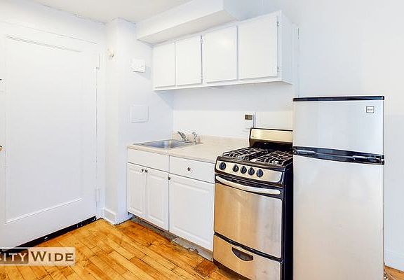 3rd image of 257 E 61st St #4J