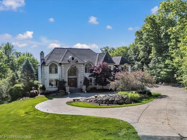 4359 Longview Dr, Lapeer, MI 48446