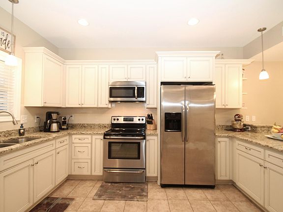 3rd image of 212 Blackbird Village Cir