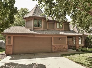 570 N 152nd Avenue Cir, Omaha, NE 68154