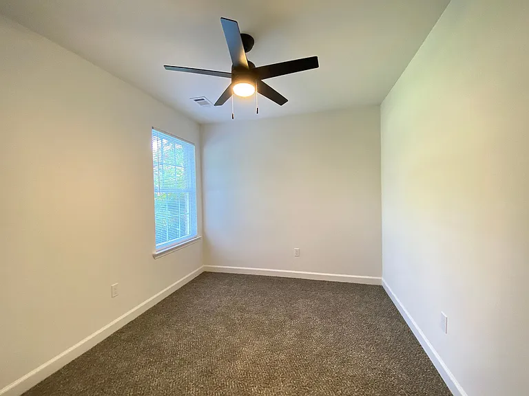 2111 S Oak St — Photo 5
