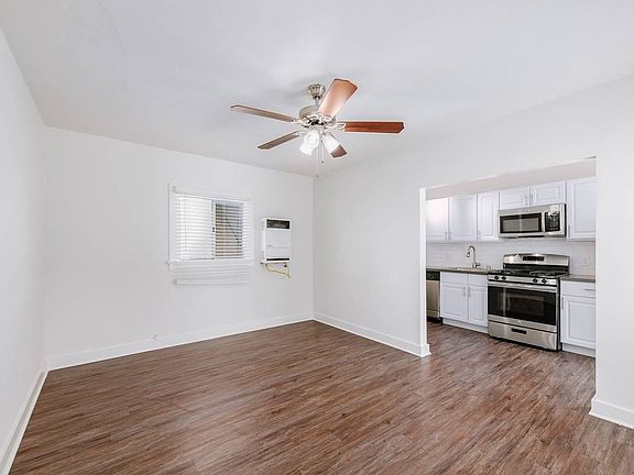 3rd image of 4127-4135 Monroe St #4127-009