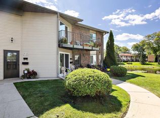 W168N11547 El Camino Dr, Germantown, WI 53022