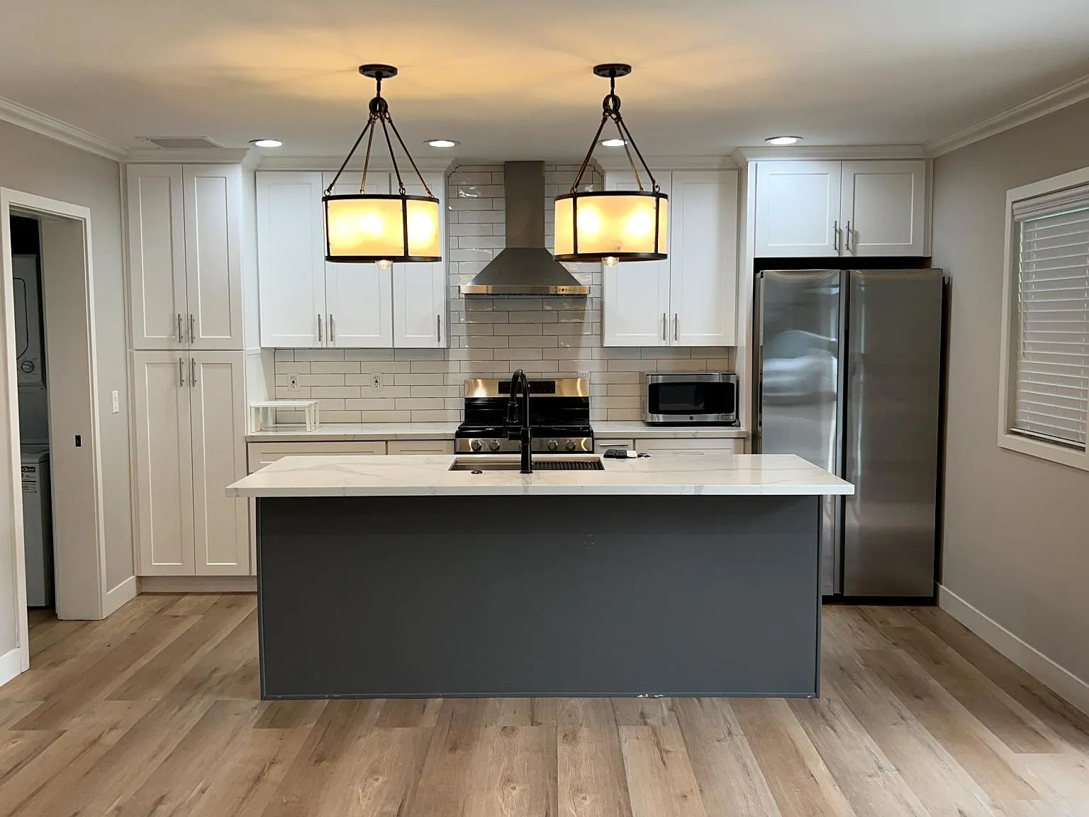 2 bed, 750 sqft, $3,100 — Photo 2