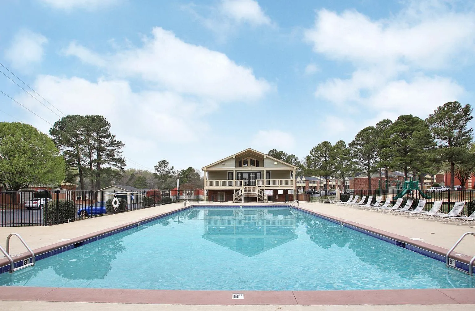 Country Club Apartments — Photo 1