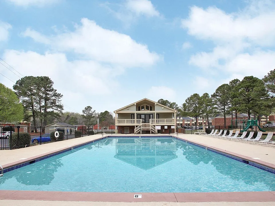 Country Club Apartments
