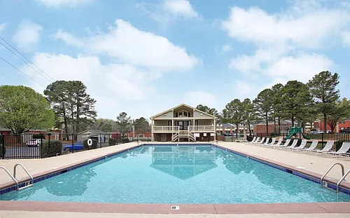 Country Club Apartments Photo 1
