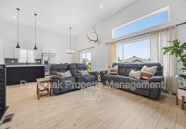 7909 Lost River Rd — Photo 6