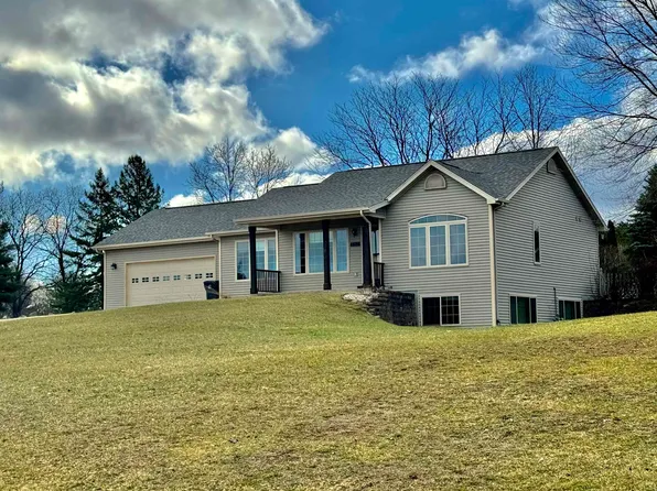 550 Ann Ct, Berlin, WI 54923