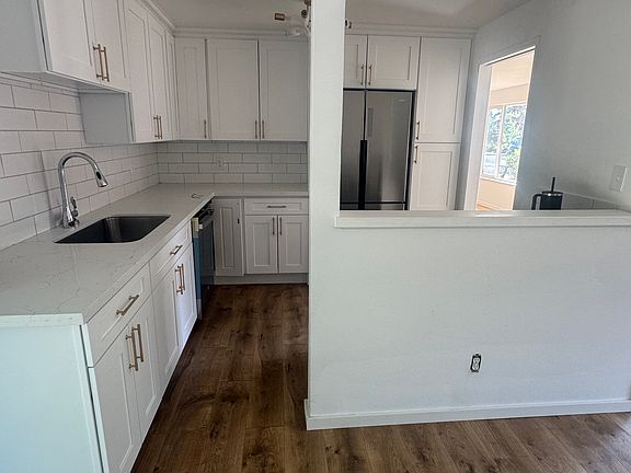 4th image of 1331 Lenore Dr