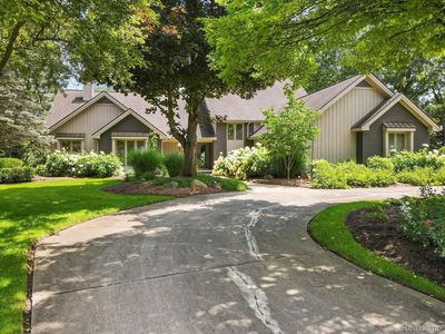 1071 Woodbridge Ln, Rochester, MI, 48306