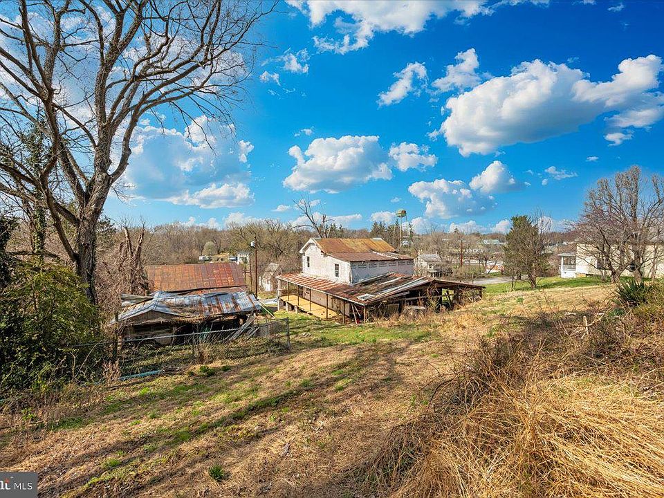 55th image of 550 Halltown Rd