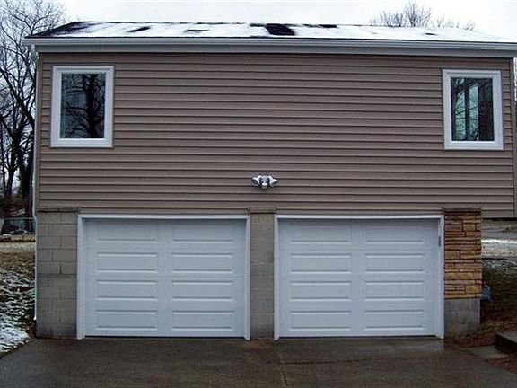 3rd image of 2759 Woodmont Dr