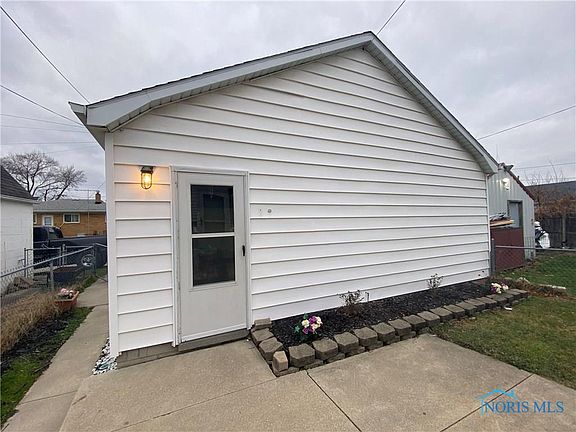 5th image of 1546 Lakewood St