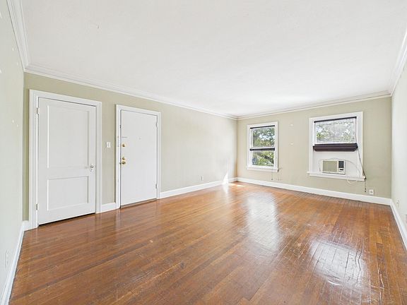 3rd image of 1920 Richmond Ave APT 4