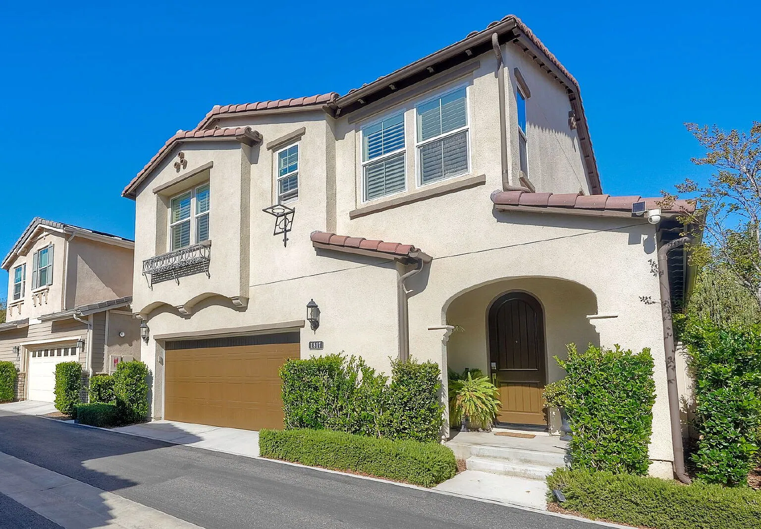 3 bed, 2.5 bath, 2048 sqft, $5,900 — Photo 3