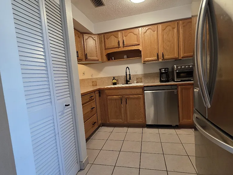 22375 Edgewater Dr — Photo 3