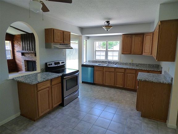 5th image of 1207 Valencia Ln
