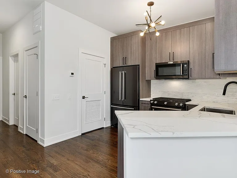 1511 N Sedgwick St — Photo 11