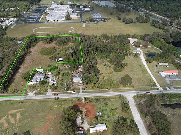 3rd image of 1445 Laurel Dr