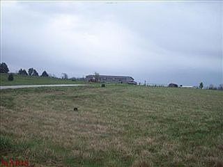 4th image of 210 Wills Ct