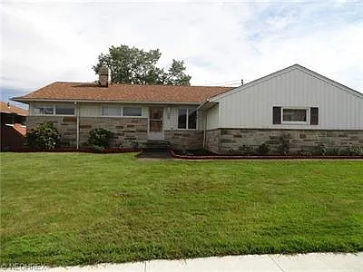 11800 Willard Ave photo 1
