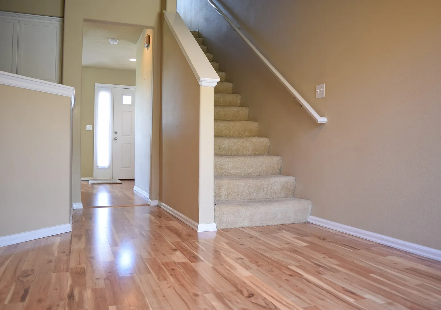 Two Bedroom Home in Willamette Landing! Pet Friendly! — Photo 4