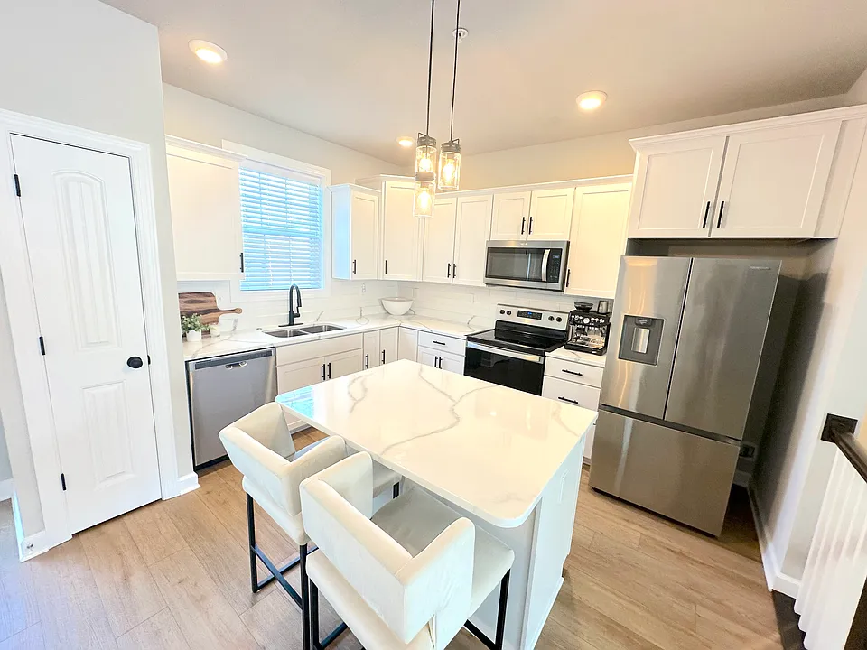 106 Pacer Dr