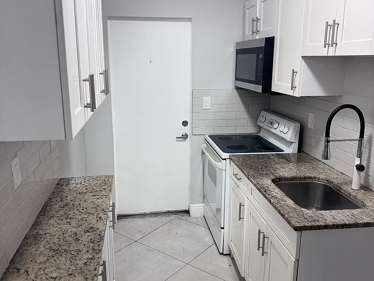 103 NW 7th Ave #E — Photo 3