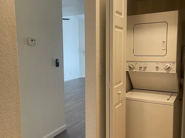 720 Sunrise Ave — Photo 4