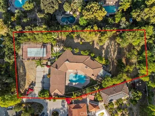 20140 Wells Dr, Woodland Hills, CA 91364