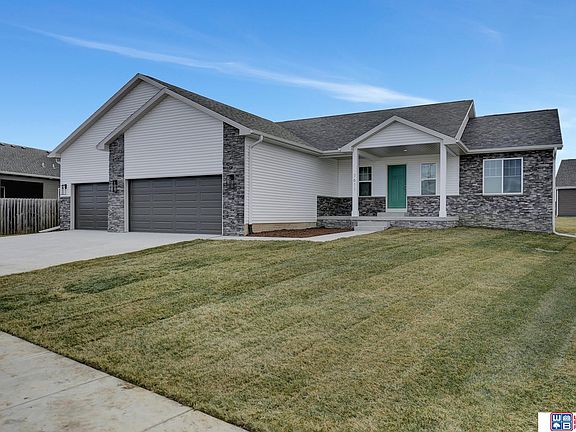 5th image of 7611 Maxine Dr