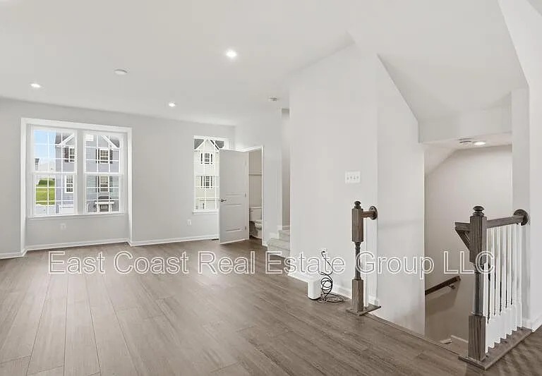 105 Dripping Spring Dr — Photo 12