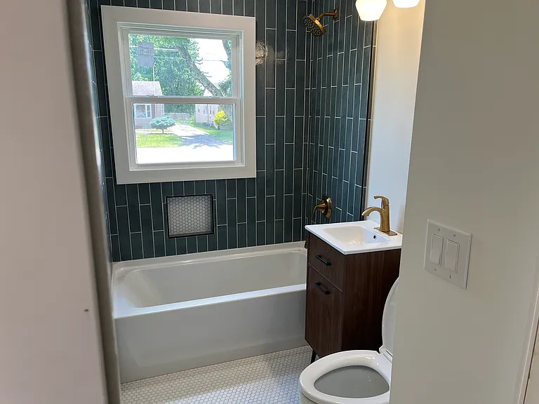 636 Lindemann Dr — Photo 4