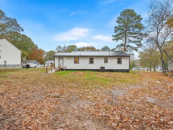 5th image of 2207 Kiowa Dr
