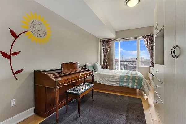 Sold by Compass | media 20