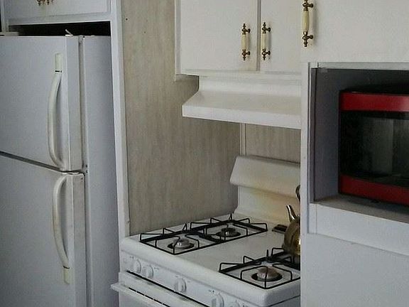 3rd image of 3115 N Fairview Ave Unit 220