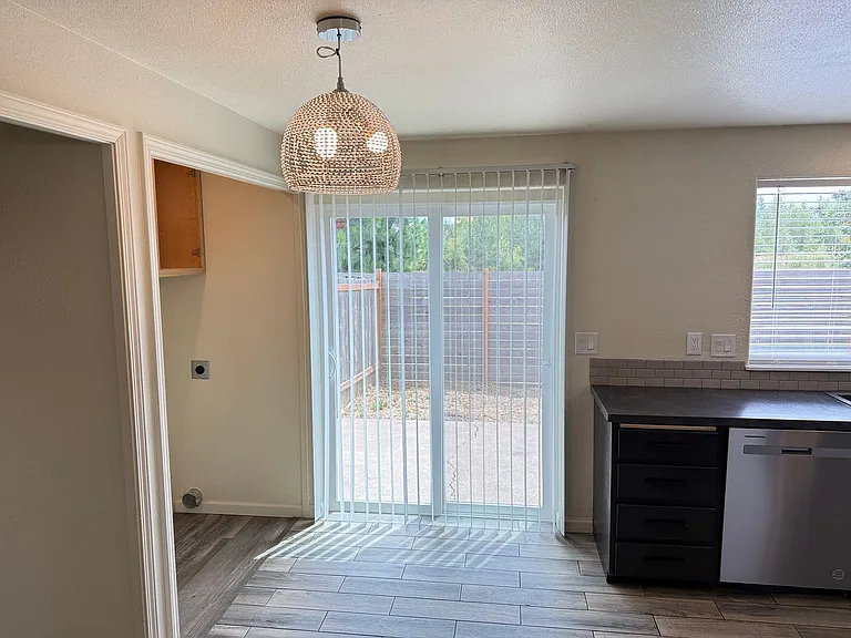 4432 Fergus Ave — Photo 11